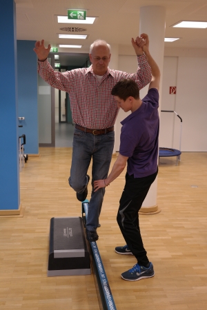 Slackline macht in jedem Alter Spaß.