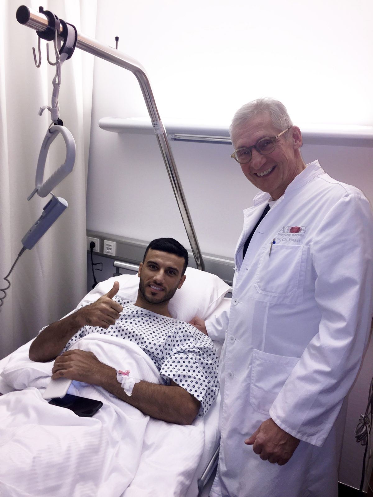 Fußballprofi Omar Al Somah absolviert Reha in München Ortho Reha